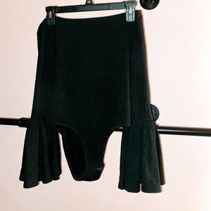 Black off the shoulder flare sleeve bodysuit - Size M